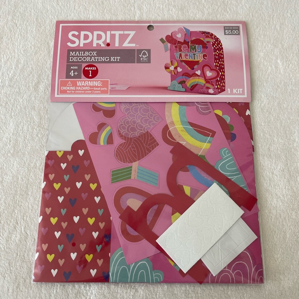 NWT Valentines Hearts Mailbox Decorating Kit